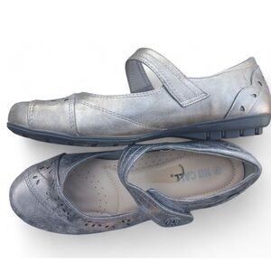 Shimmery Gold  Mary Jane Shoes By No Call Size 10M